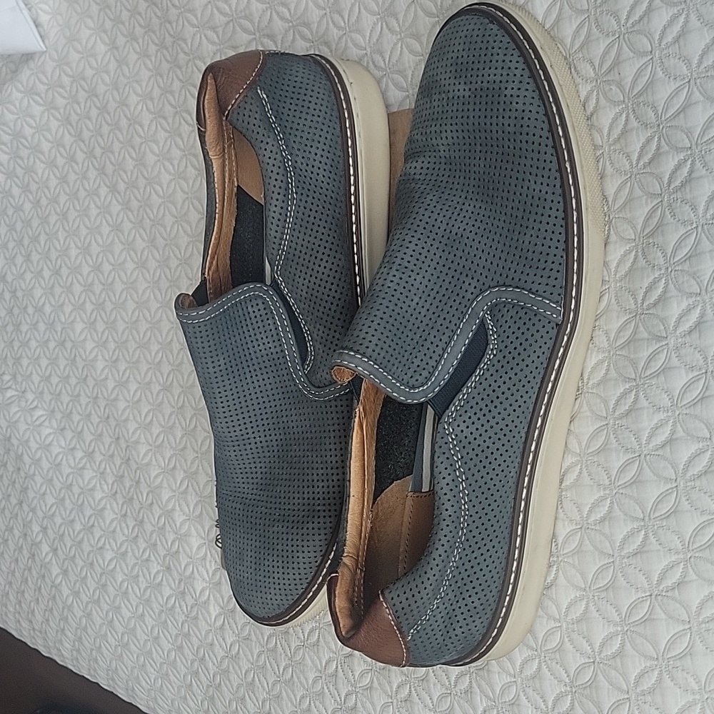 Johnston and Murphy. Mens size 10M. Blue leather loafers excellent condition.